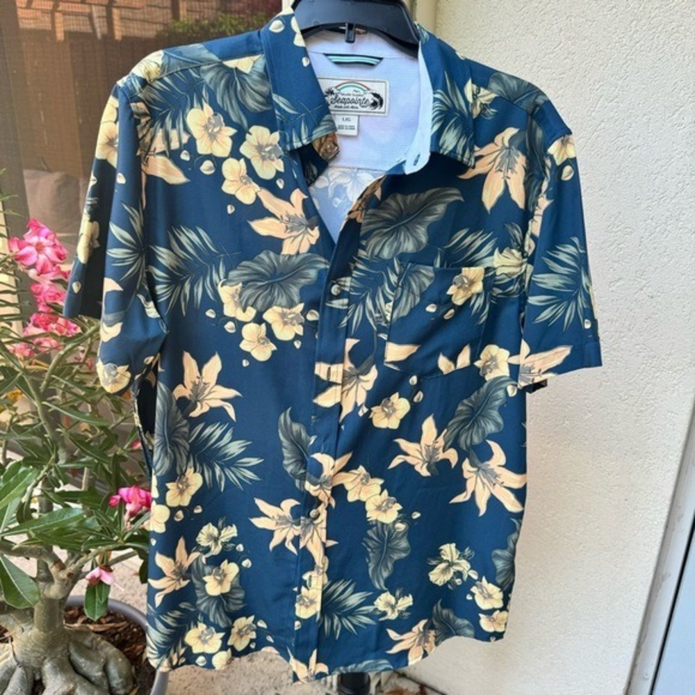 SEAPOINTE. Blue & Yellow floral Hawaiian Style.Short sleeve button down shirt. L